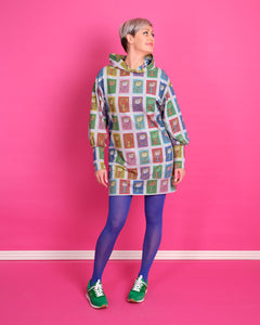 Harlow Homegirl kul hette kjole med fargerikt print fra Margot Mikkelsen