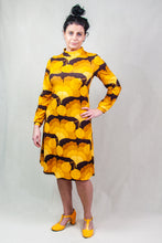 Last inn bildet i Galleri-visningsprogrammet, Medina Dress Ginko Gul fargerik retrokjole fra Esther &amp; Inez