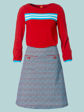Last inn bildet i Galleri-visningsprogrammet, Skjørt til dame a-fasong med grafisk print i rødt og turkis hos fashionintheforest nettbutikk