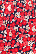 Last inn bildet i Galleri-visningsprogrammet, Saga Karamell rød kjole med blomsterprint fra cissi och selma